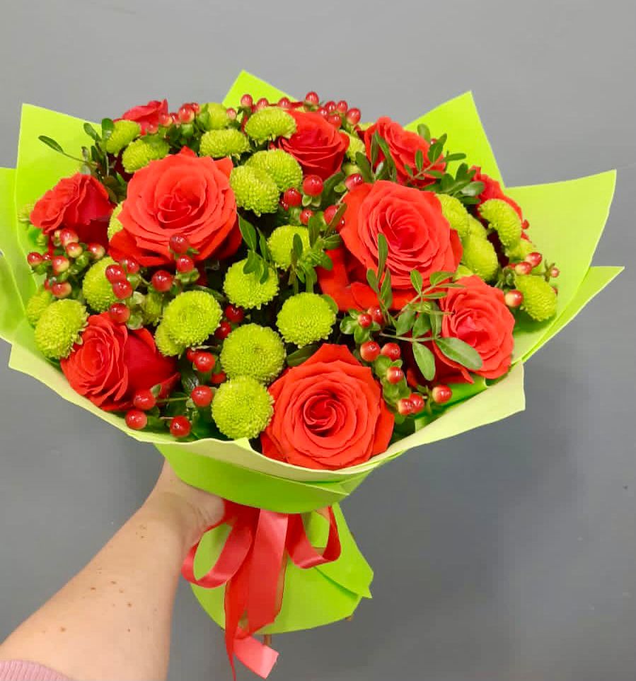 Букет цветов из: Хризантемы и Розы в Новоселье Ленинградская область