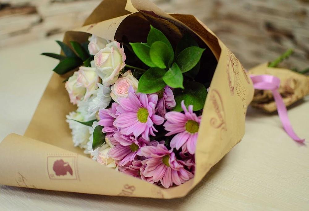 Букет цветов из: Розы и Хризантемы в Новоселье Ленинградская область