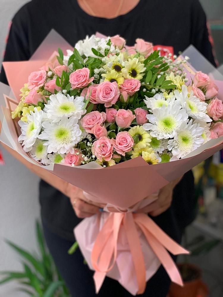 Букет цветов из: Розы и Хризантемы в Новоселье Ленинградская область