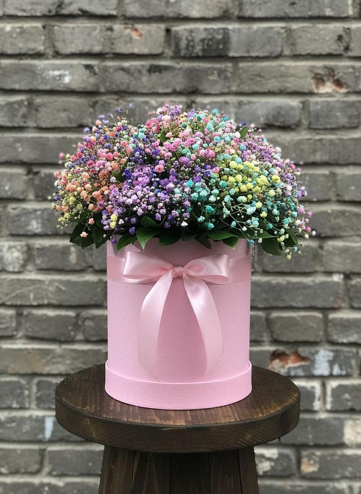 Цветочная композиция из Гипсофила и Розы в шляпной коробке в Новоселье Ленинградская область