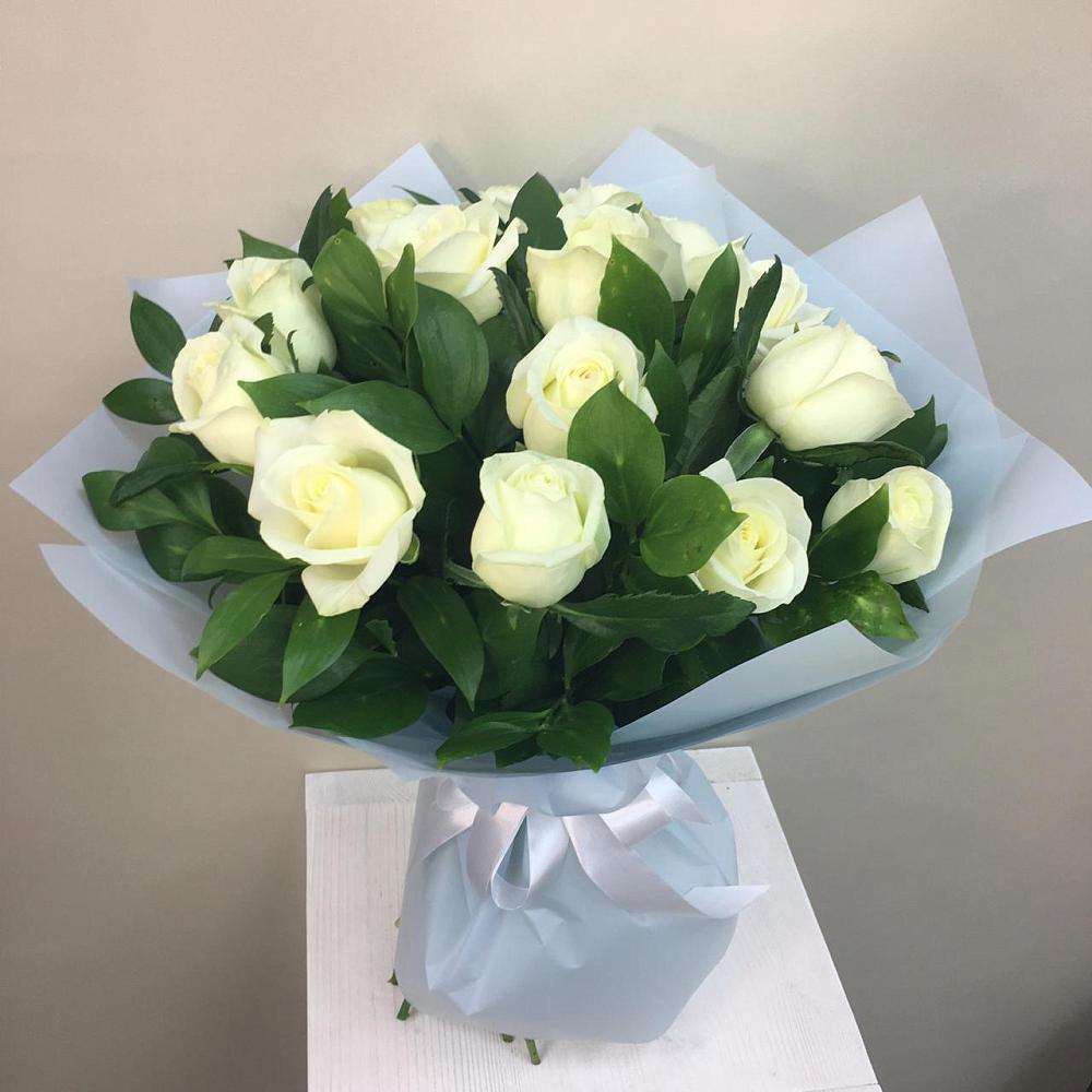 Букет 15 Белых роз Проуд в Новоселье Ленинградская область
