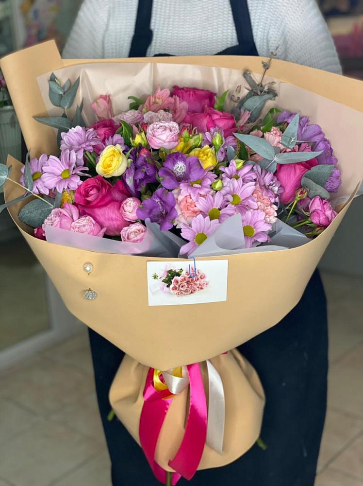 Букет цветов из: Хризантемы, Гвоздики и Альстромерии в Новоселье Ленинградская область