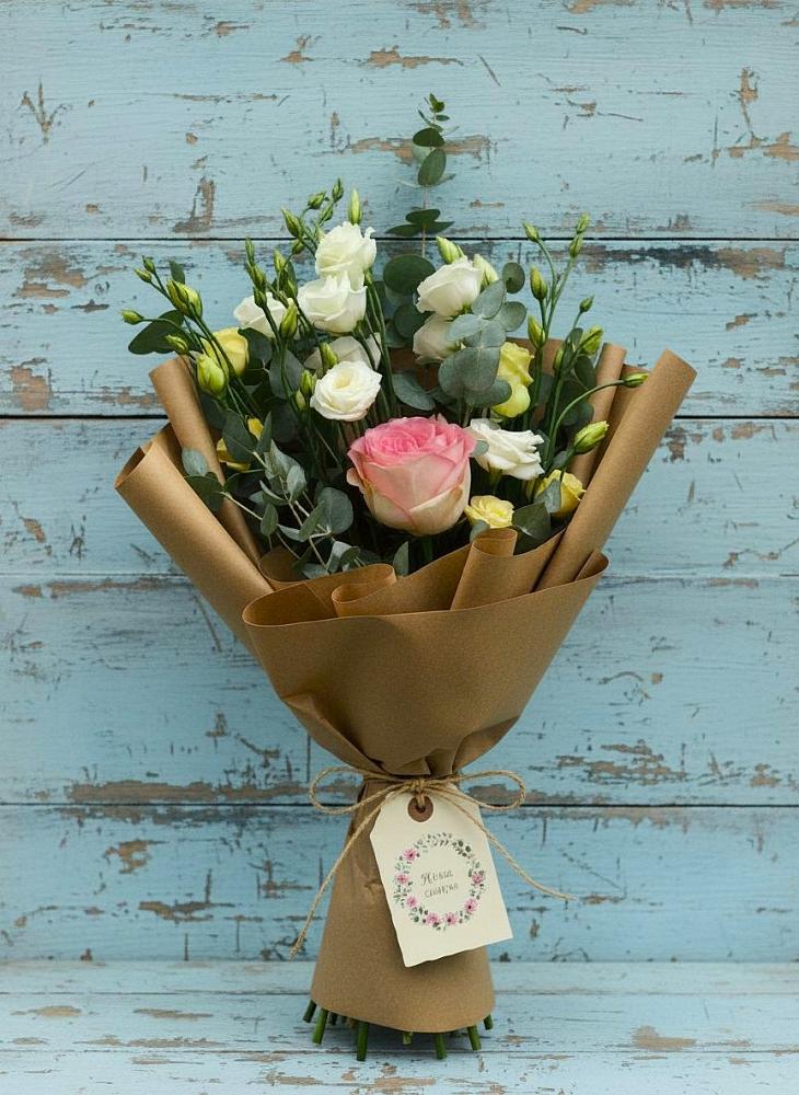 Букет цветов из: Розы и Лизиантусы в Новоселье Ленинградская область