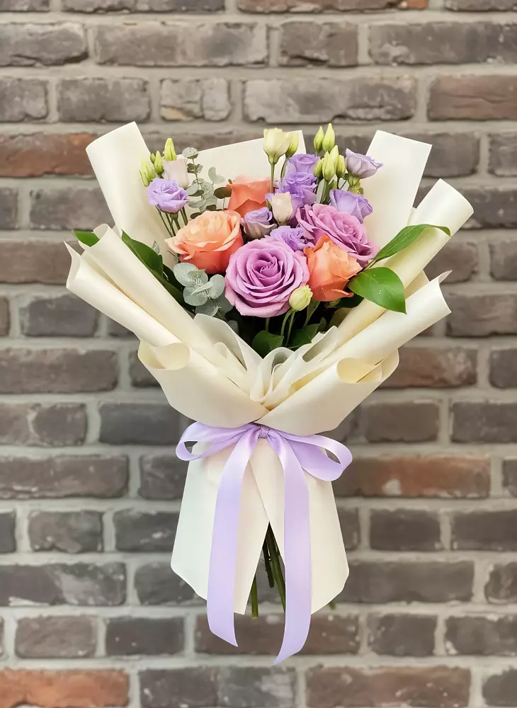 Букет цветов из: Лизиантусы и Розы в Новоселье Ленинградская область