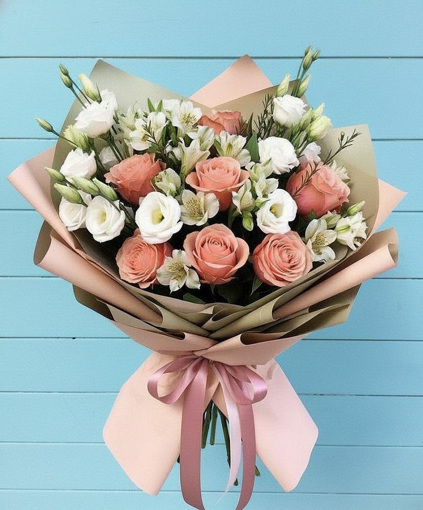 Букет цветов из: Розы, Альстромерии и Лизиантусы в Новоселье Ленинградская область