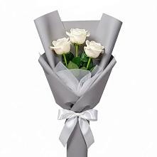 Букет 3 белые розы в Новоселье Ленинградская область