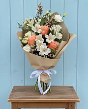 Букет цветов из:  Альстромерии, Лизиантусы, Розы и Хризантемы в Новоселье Ленинградская область