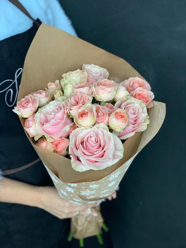 Букет цветов из: Хризантемы и Розы в Новоселье Ленинградская область