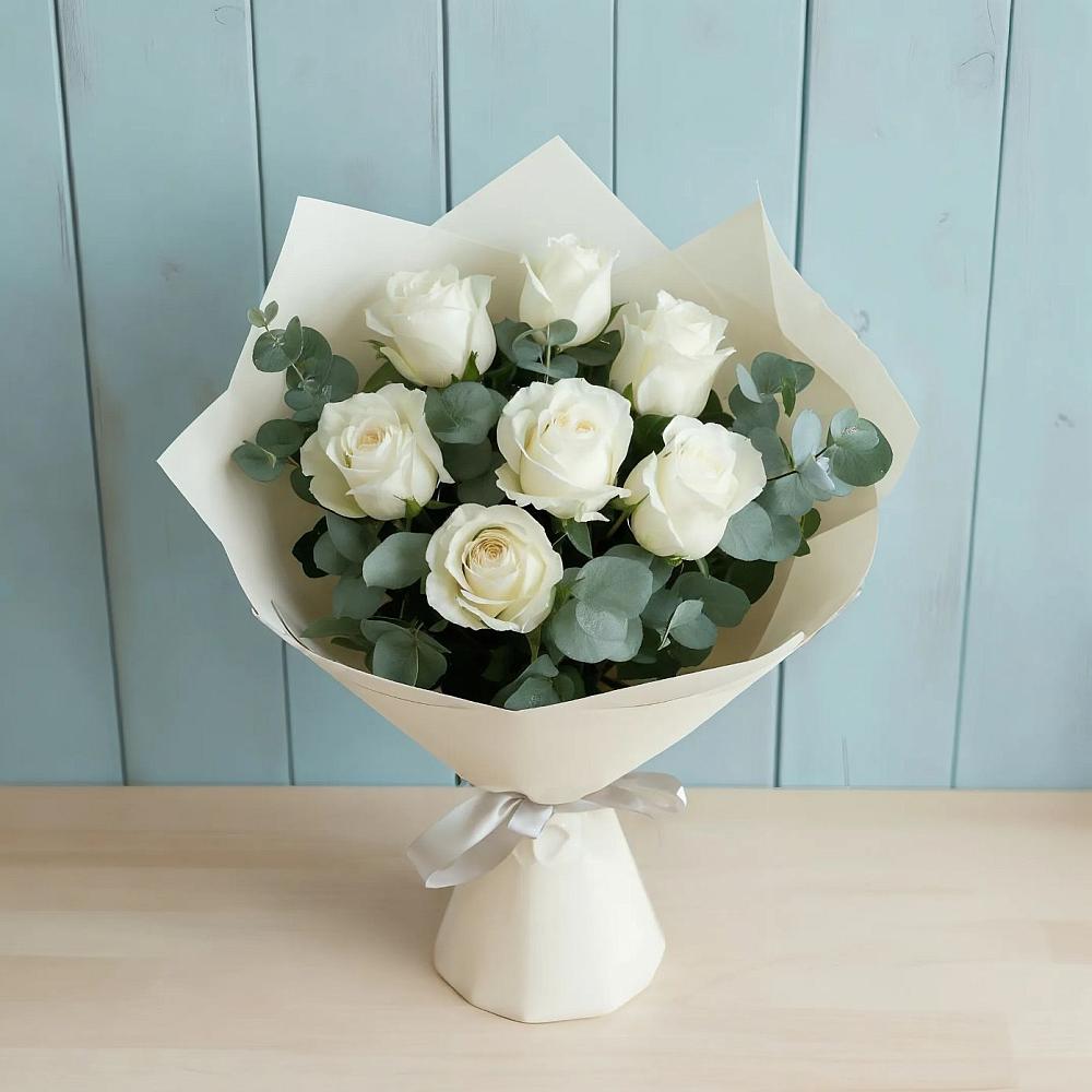 Букет Белые розы в Эвкалипте в Новоселье Ленинградская область