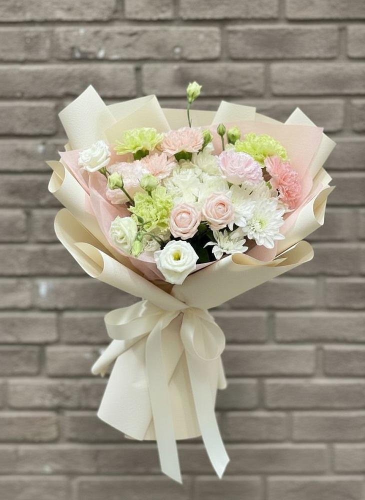 Букет цветов из: Гвоздики, Розы, Лизиантусы и Хризантемы в Новоселье Ленинградская область