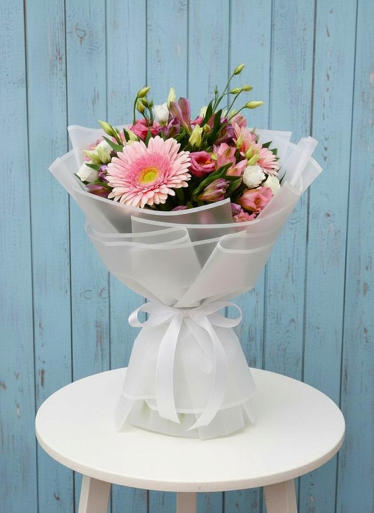 Букет цветов из: Герберы, Альстромерии и Лизиантусы в Новоселье Ленинградская область