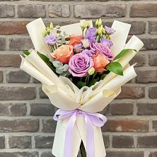 Букет цветов из:  Лизиантусы и Розы в Новоселье Ленинградская область