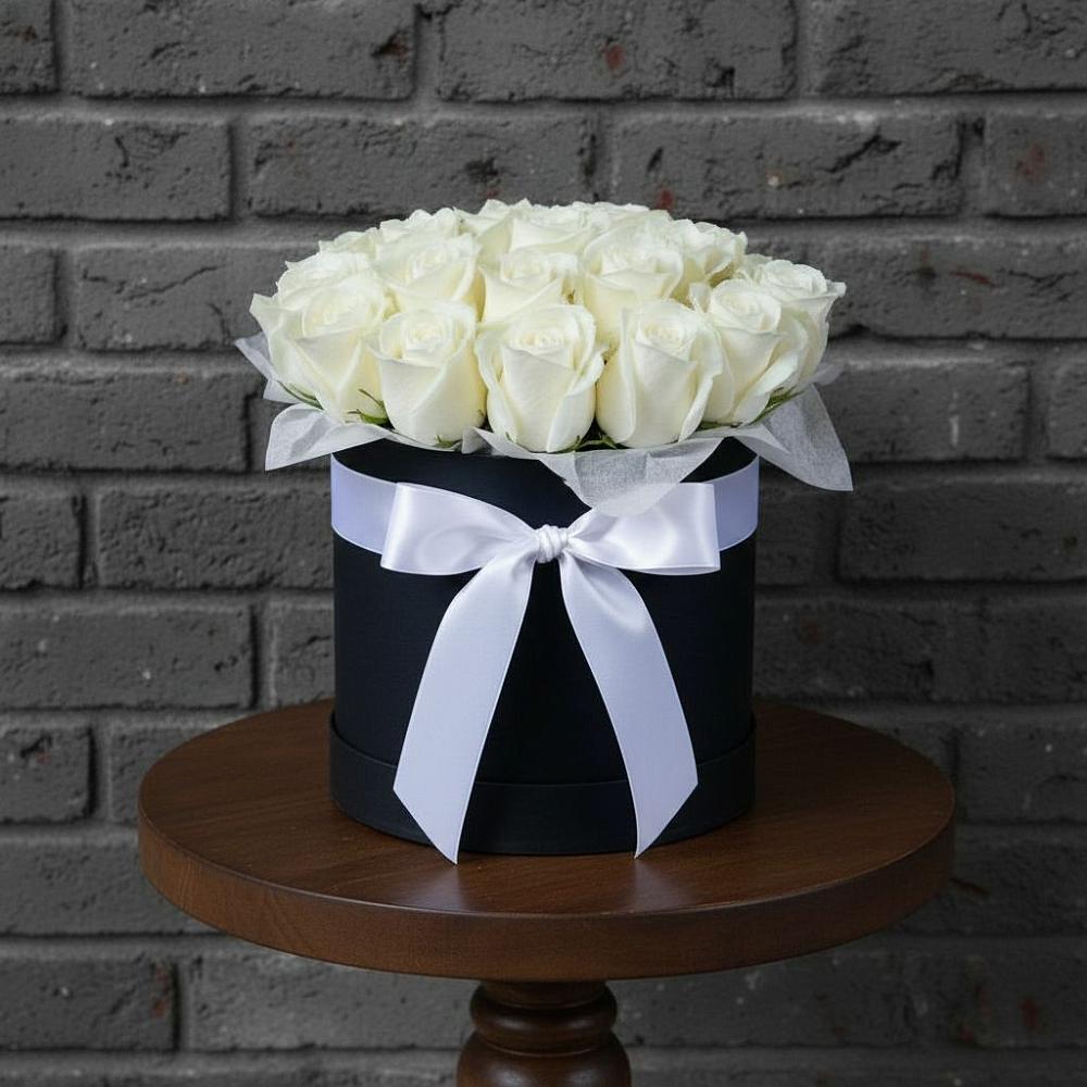 Цветочная композиция из Розы в шляпной коробке в Новоселье Ленинградская область