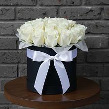 Цветочная композиция из Розы в шляпной коробке в Новоселье Ленинградская область